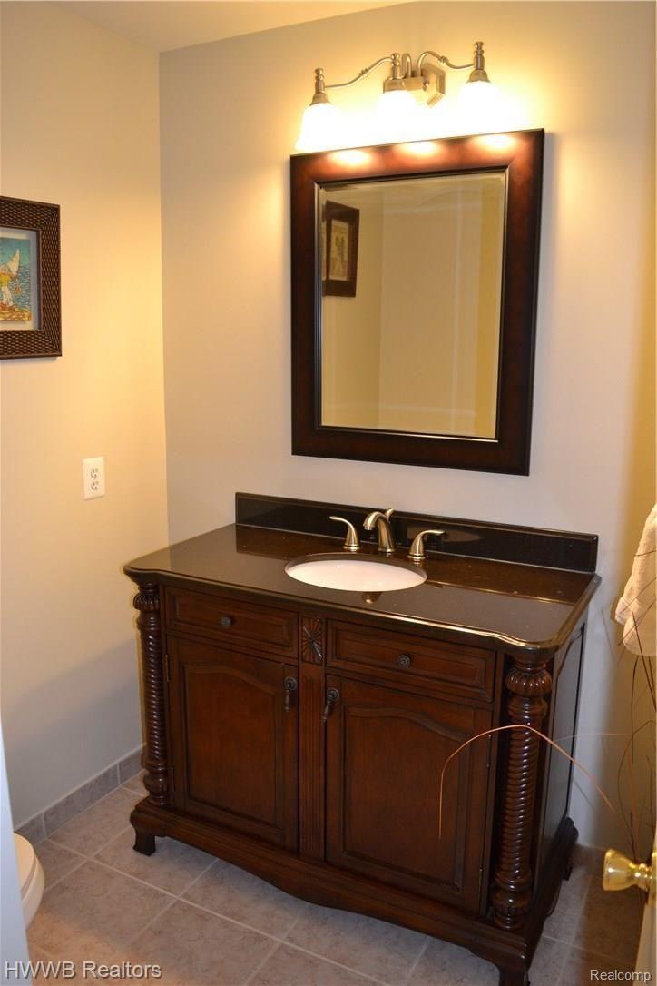 1205 Creek View Drive Rochester, MI 48307 - Photo 16 of 40 foyer powder room