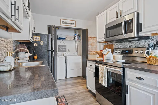 $229,900 | 1606 Cambridge Manor Drive, Scotia, NY 12302