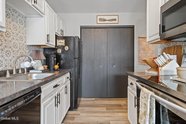 $229,900 | 1606 Cambridge Manor Drive, Scotia, NY 12302