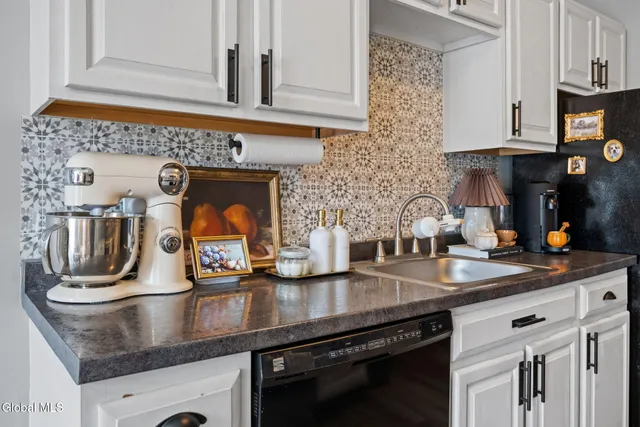 $229,900 | 1606 Cambridge Manor Drive, Scotia, NY 12302