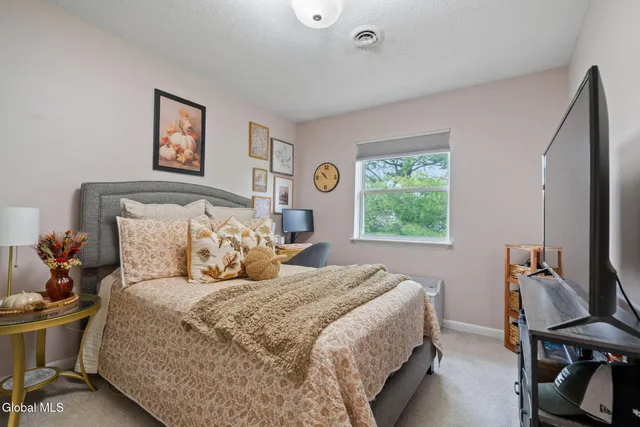 $229,900 | 1606 Cambridge Manor Drive, Scotia, NY 12302