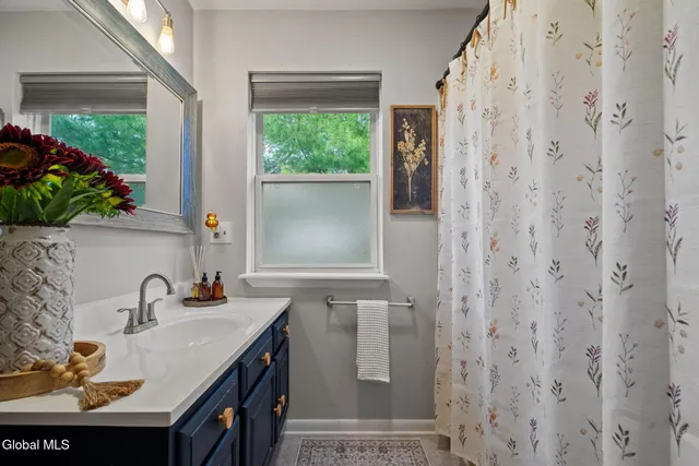 $229,900 | 1606 Cambridge Manor Drive, Scotia, NY 12302