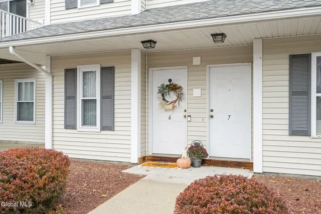 $229,900 | 1606 Cambridge Manor Drive, Scotia, NY 12302