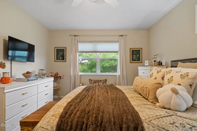 $229,900 | 1606 Cambridge Manor Drive, Scotia, NY 12302