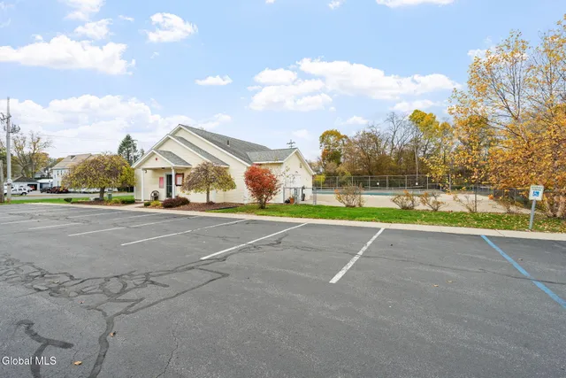 $229,900 | 1606 Cambridge Manor Drive, Scotia, NY 12302