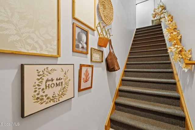 $229,900 | 1606 Cambridge Manor Drive, Scotia, NY 12302