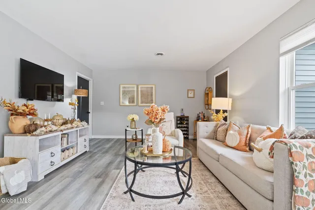 $229,900 | 1606 Cambridge Manor Drive, Scotia, NY 12302