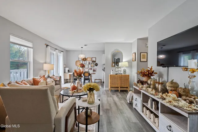 $229,900 | 1606 Cambridge Manor Drive, Scotia, NY 12302