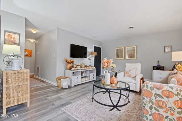 $229,900 | 1606 Cambridge Manor Drive, Scotia, NY 12302