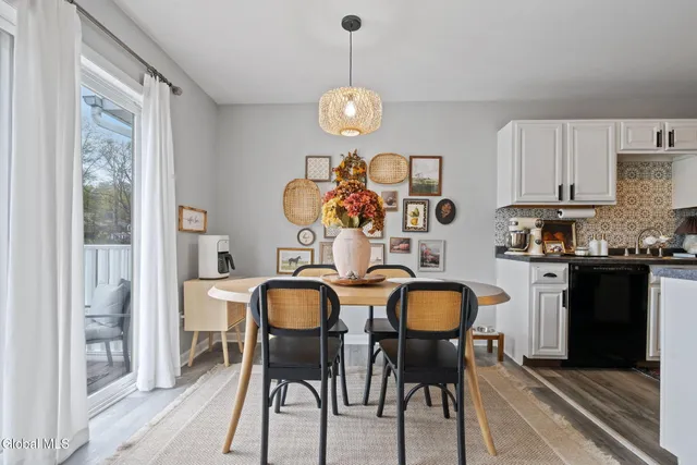 $229,900 | 1606 Cambridge Manor Drive, Scotia, NY 12302