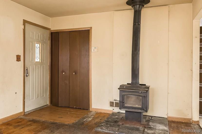 399 Kent Street Carleton, MI 48117 - Photo 11 of 24