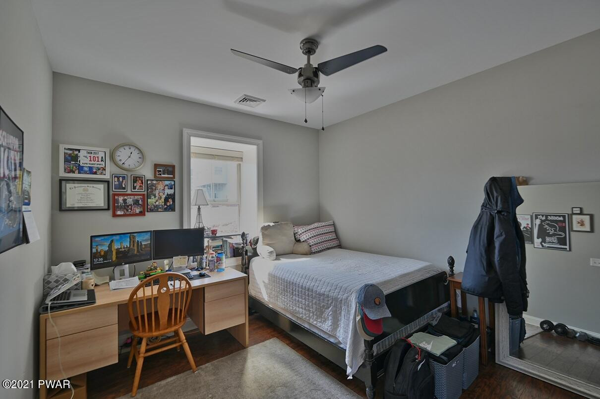 970 Ridge Avenue Scranton, PA 18510 - Photo 32 of 39 Bedroom 1