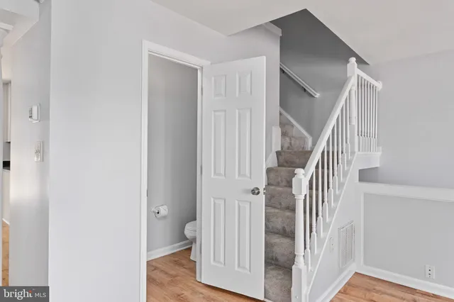 a view of entryway with white walls