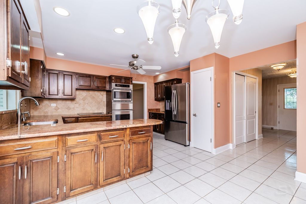1012 South Church Road Mount Prospect, IL 60056 - Photo 6 of 43
