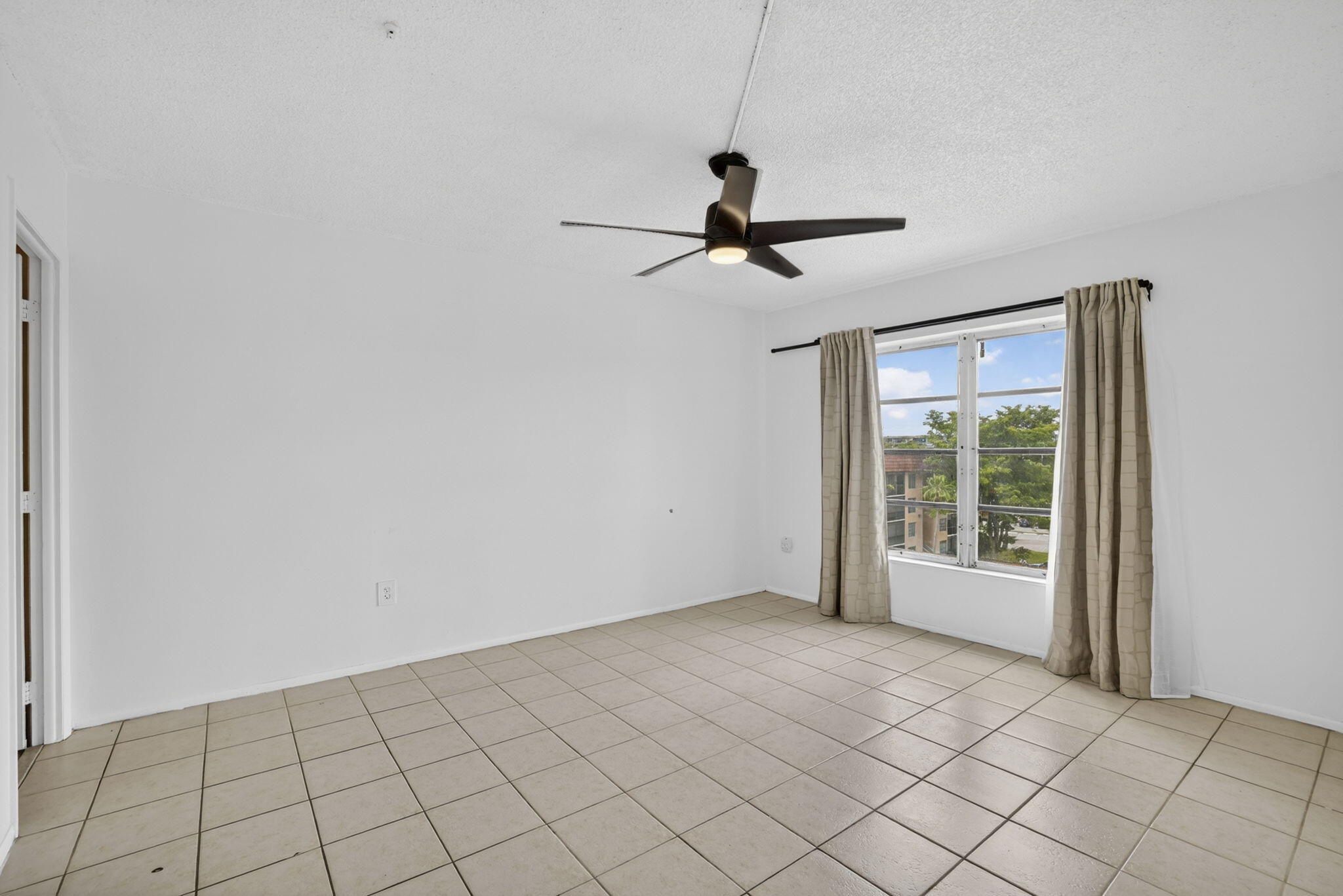 4174 Inverrary Drive, Unit 513 Lauderhill, FL 33319 - Photo 13 of 36 12-web-or-mls-8I8A1977