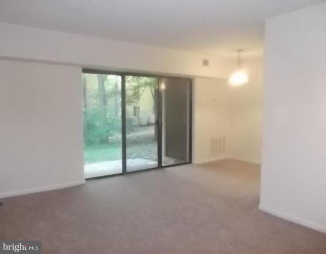 11627 Stoneview Square, Unit 78/1B Reston, VA 20191 - Photo 2 of 19 Dining Area
