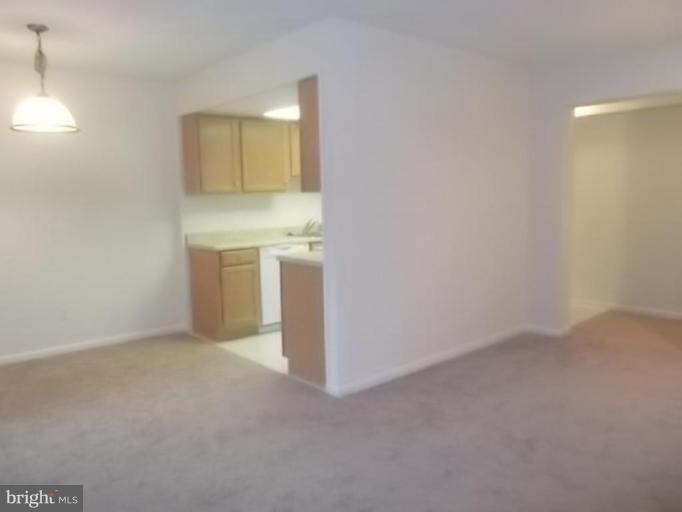 11627 Stoneview Square, Unit 78/1B Reston, VA 20191 - Photo 5 of 19 Living Room