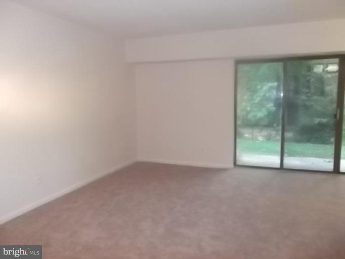 11627 Stoneview Square, Unit 78/1B Reston, VA 20191 - Photo 6 of 19 Living Room #2