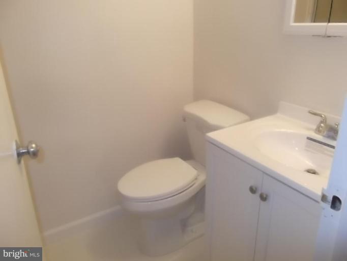 11627 Stoneview Square, Unit 78/1B Reston, VA 20191 - Photo 7 of 19 Bath #1