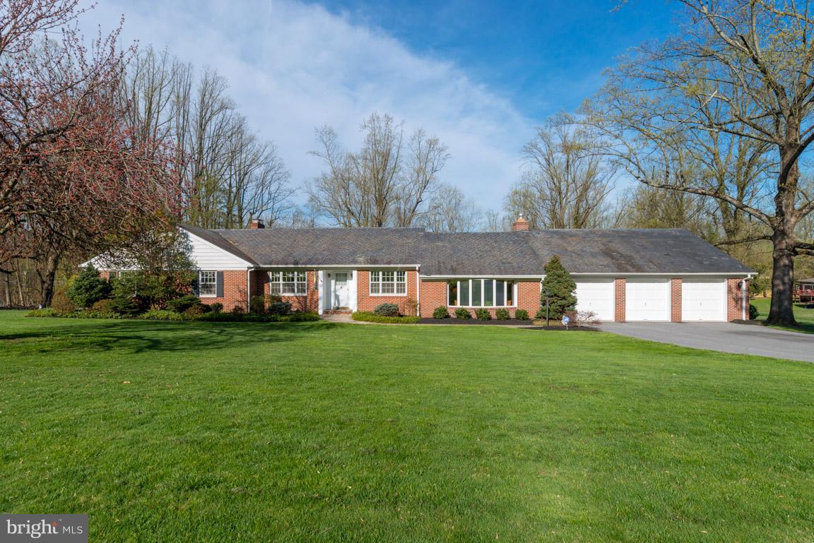 Sprawling Hampton Rancher!