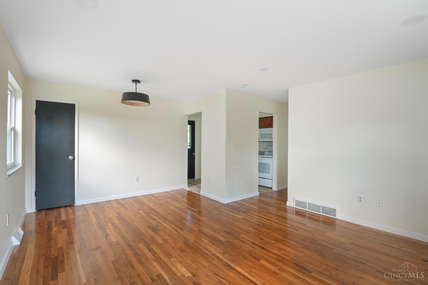 8784 Pippin Road Cincinnati, OH 45231 - Photo 8 of 31 Gallery Image 8