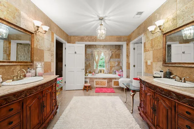 $799,900 | 19534 Longview Drive, Lawrenceburg, IN 47025