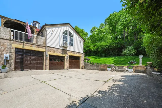 $799,900 | 19534 Longview Drive, Lawrenceburg, IN 47025