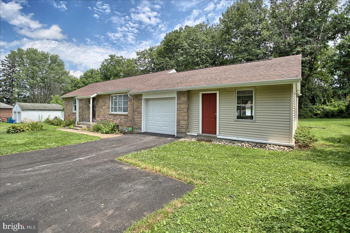 4030 West Hopewell Road Center Valley, PA 18034 - Photo 2 of 33 Gallery Image 2