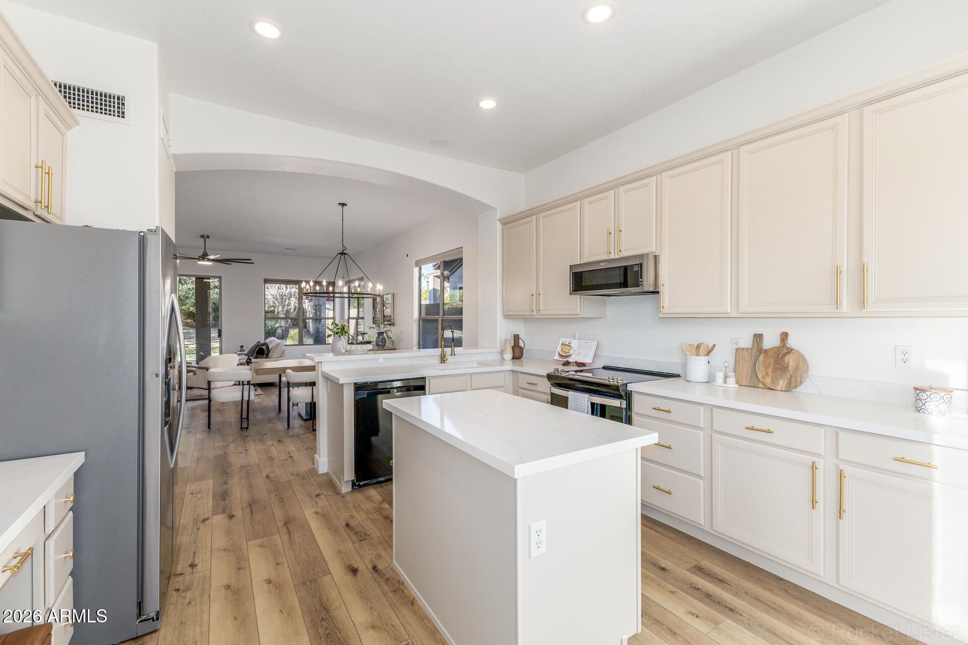 4382 East Briles Road Phoenix, AZ 85050 - Photo 13 of 41 29 Briles