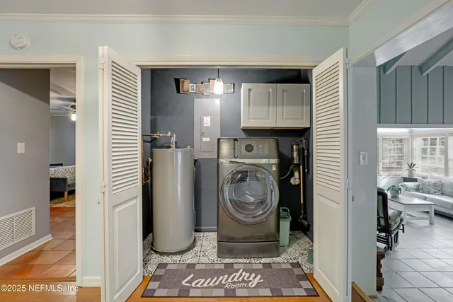 a house view with swimming pool