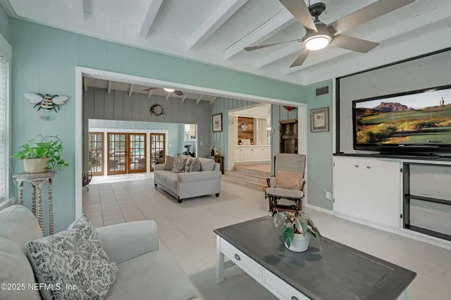 a view of yard with green space