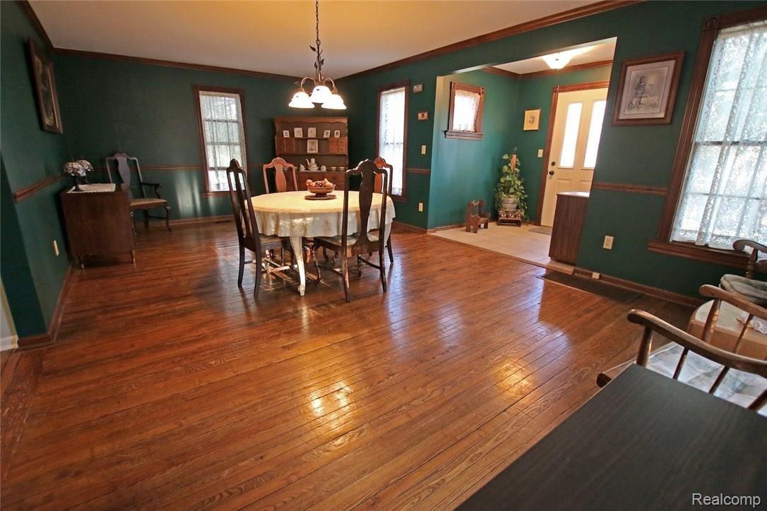 6) Front Room.jpg