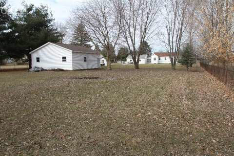 5102 North McKinley Road Flushing, MI 48433 - Photo 14 of 16 20433119-13.JPG