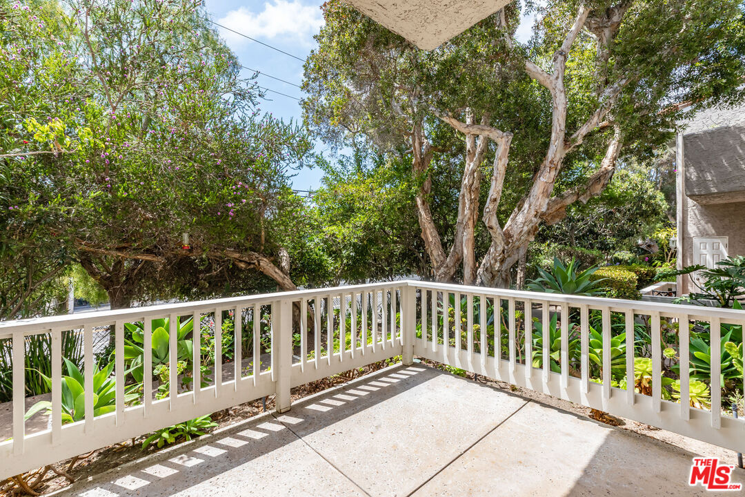 28368 Rey De Copas Lane Malibu, CA 90265 - Photo 7 of 31 a view of a wooden fence