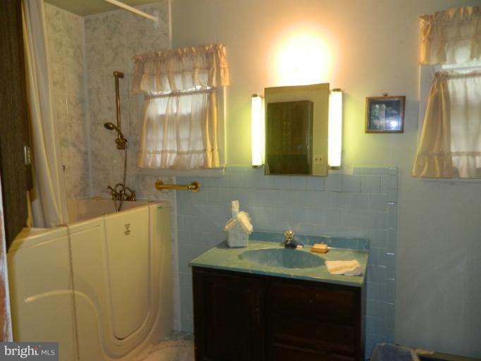 18314 River Road Tall Timbers, MD 20690 - Photo 7 of 8 Bath