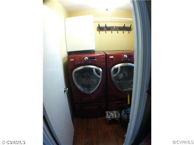 10430 Ambridge Road Chesterfield, VA 23832 - Photo 7 of 18 a utility room with dryer and washer