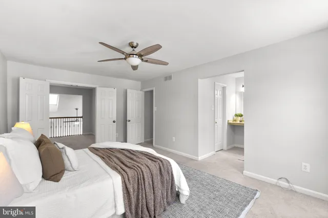 an empty room with a ceiling fan and a ceiling fan