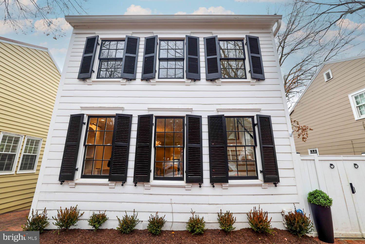 3418 Reservoir Road Northwest Washington, DC 20007 - Photo 2 of 33 front view of a house