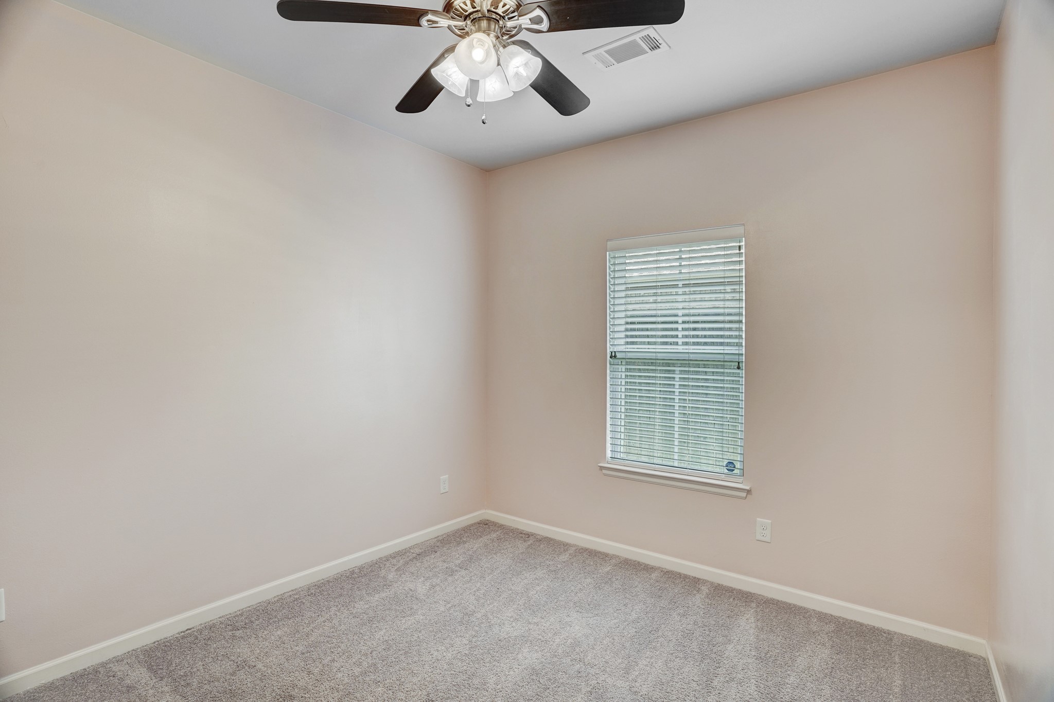 3413 Omega Street Houston, TX 77022 - Photo 10 of 12