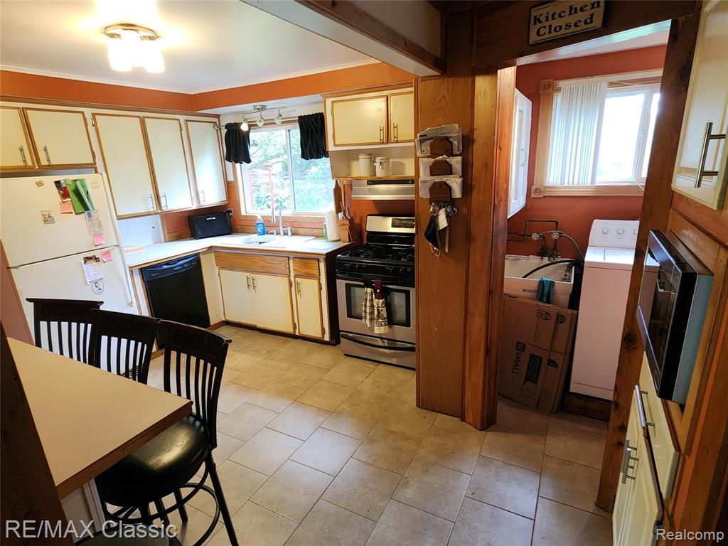 6388 Hermana Road West Bloomfield, MI 48324 - Photo 9 of 34