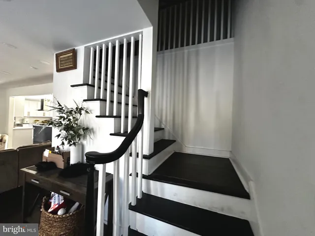 $580,000 | 14 Quartz Mill Road, Newark, DE 19711