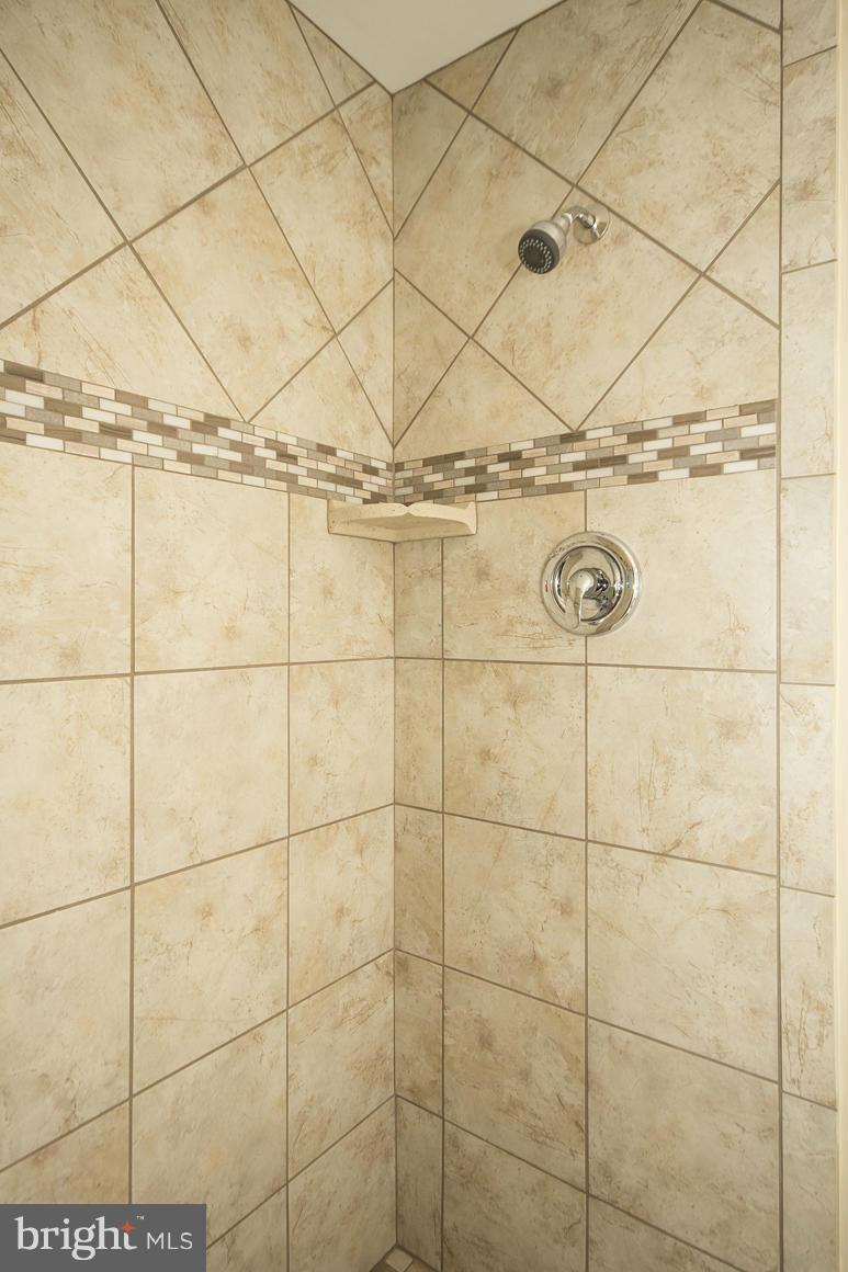 8923 Parlo Road Baltimore, MD 21236 - Photo 16 of 25 Bath (Master)