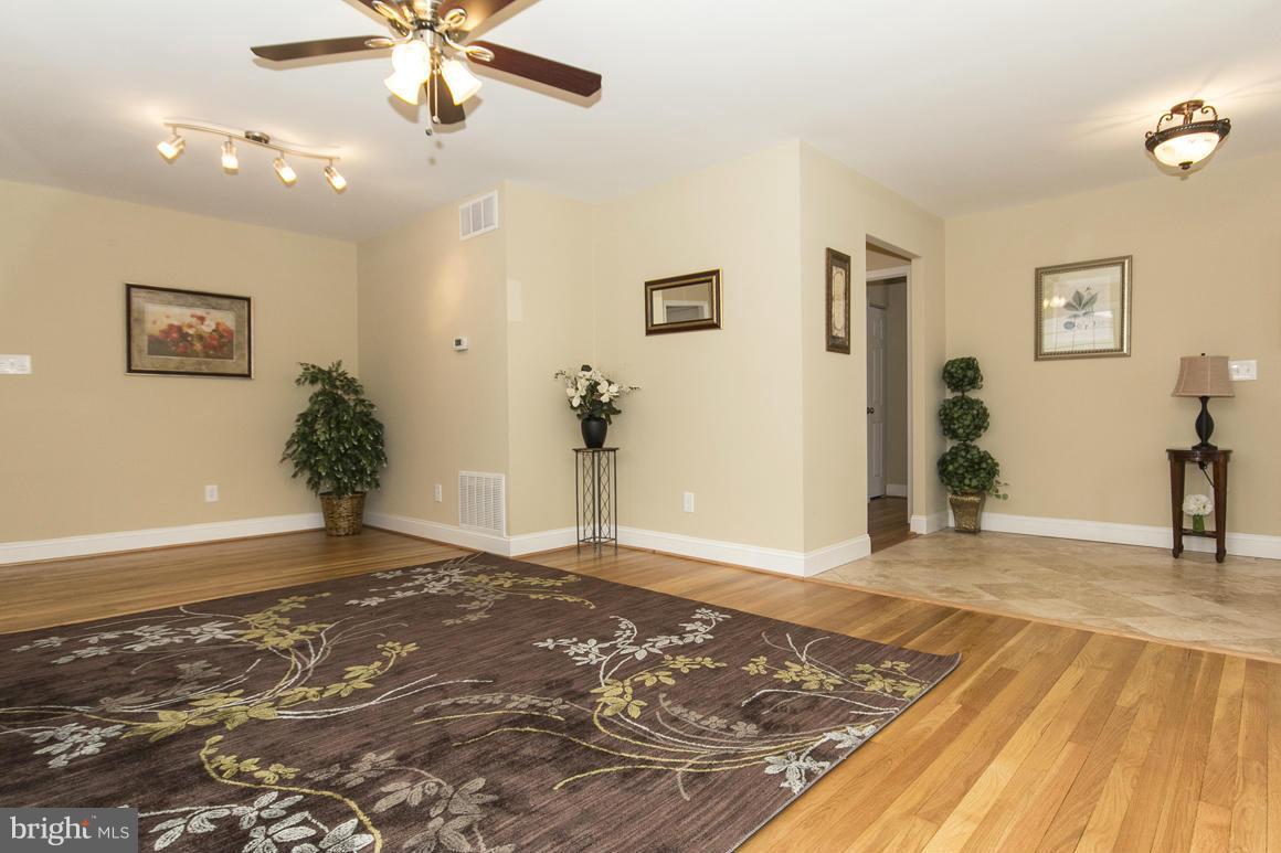 8923 Parlo Road Baltimore, MD 21236 - Photo 3 of 25 Family Room
