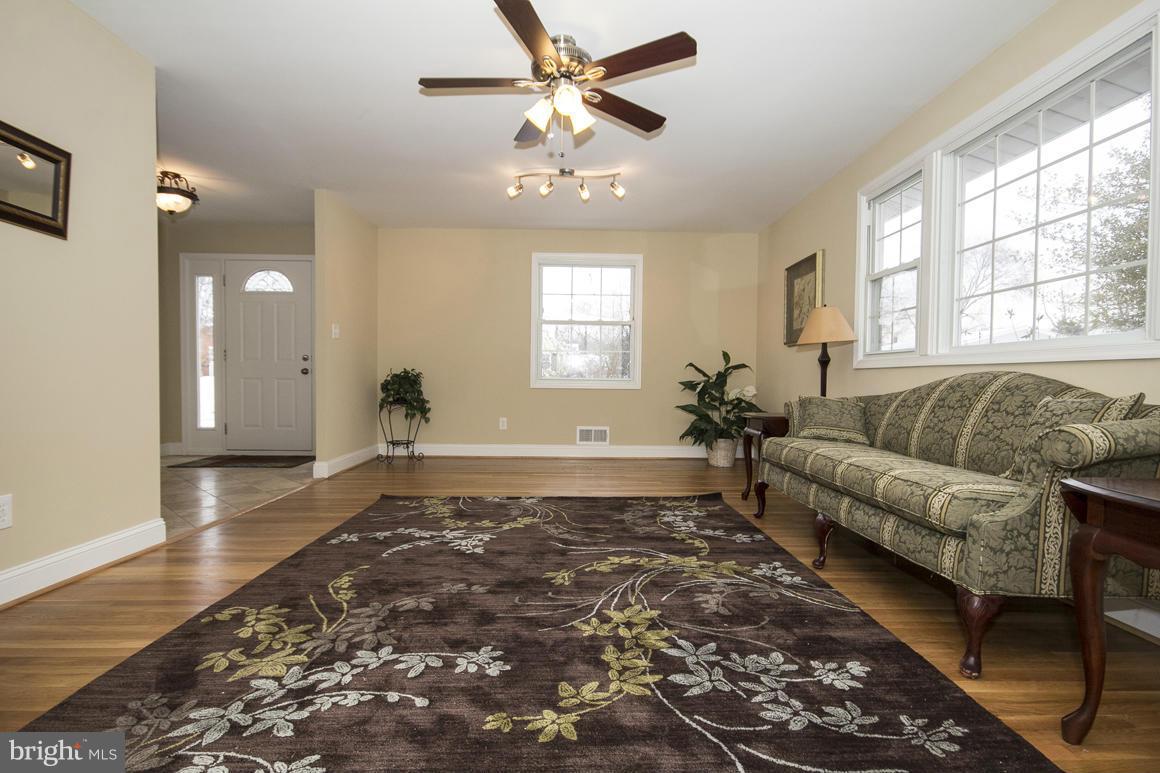 8923 Parlo Road Baltimore, MD 21236 - Photo 4 of 25 Family Room