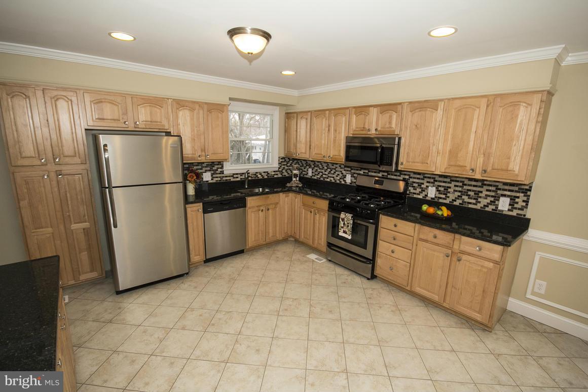 8923 Parlo Road Baltimore, MD 21236 - Photo 5 of 25 Kitchen