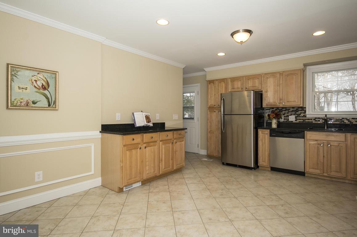 8923 Parlo Road Baltimore, MD 21236 - Photo 7 of 25 Kitchen