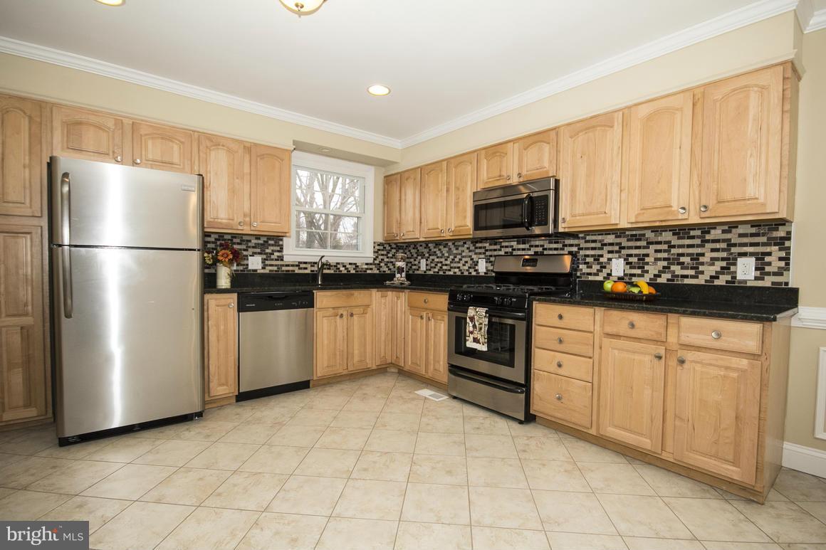 8923 Parlo Road Baltimore, MD 21236 - Photo 8 of 25 Kitchen