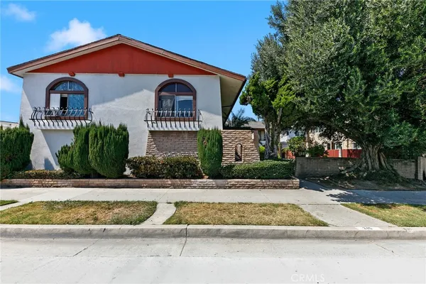 $1,695,000 | 245 East Artesia Lane, Long Beach, CA 90805