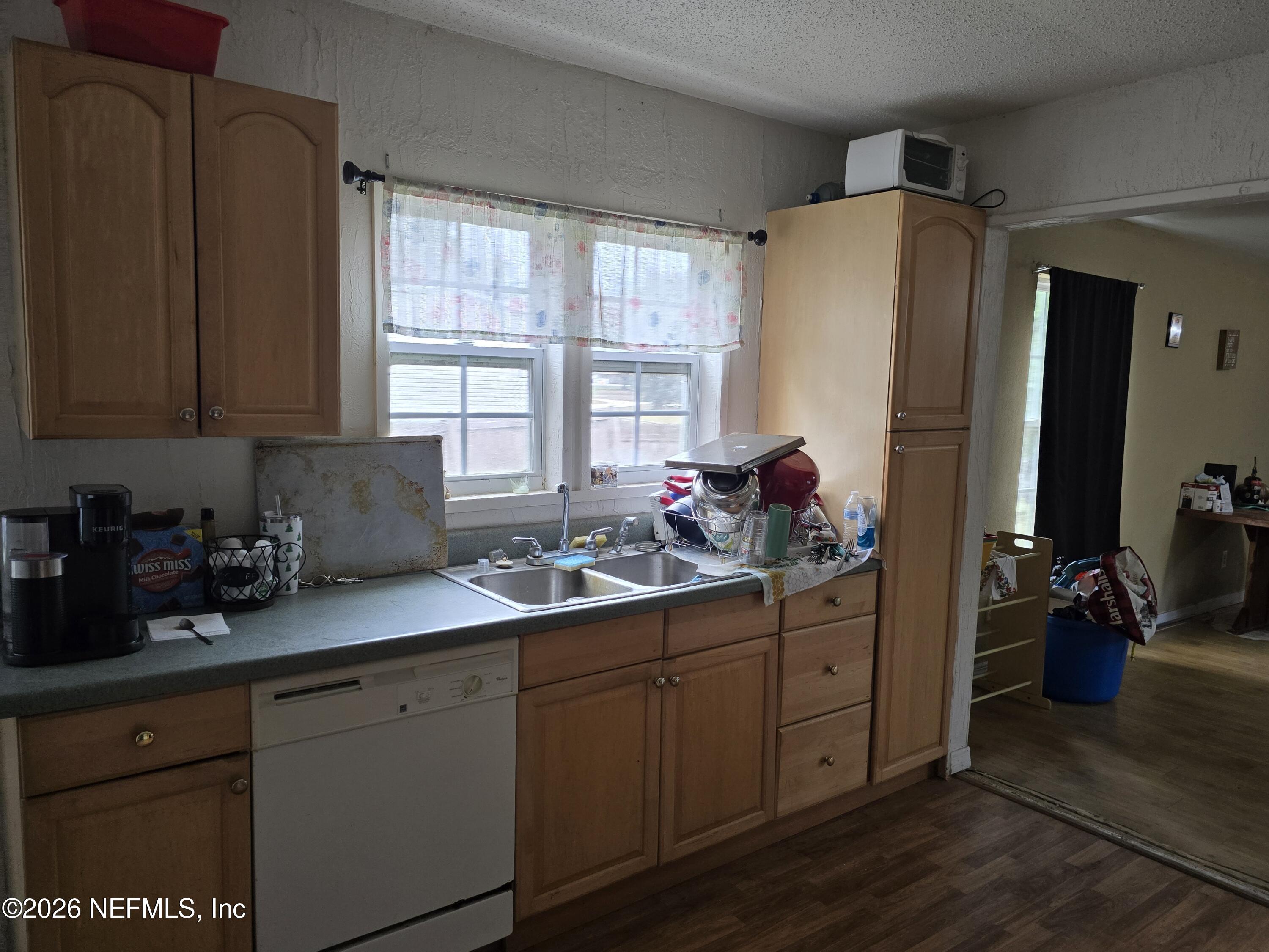 113 Tyre Road Interlachen, FL 32148 - Photo 2 of 15 a kitchen with sink and cabinets