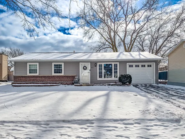 $301,500 | 811 Beech Drive, Bolingbrook, IL 60440